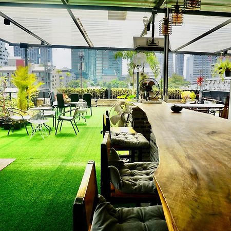 Hash Apartment With Unique Chill Design At Silom Soi 3 Bangkok Buitenkant foto