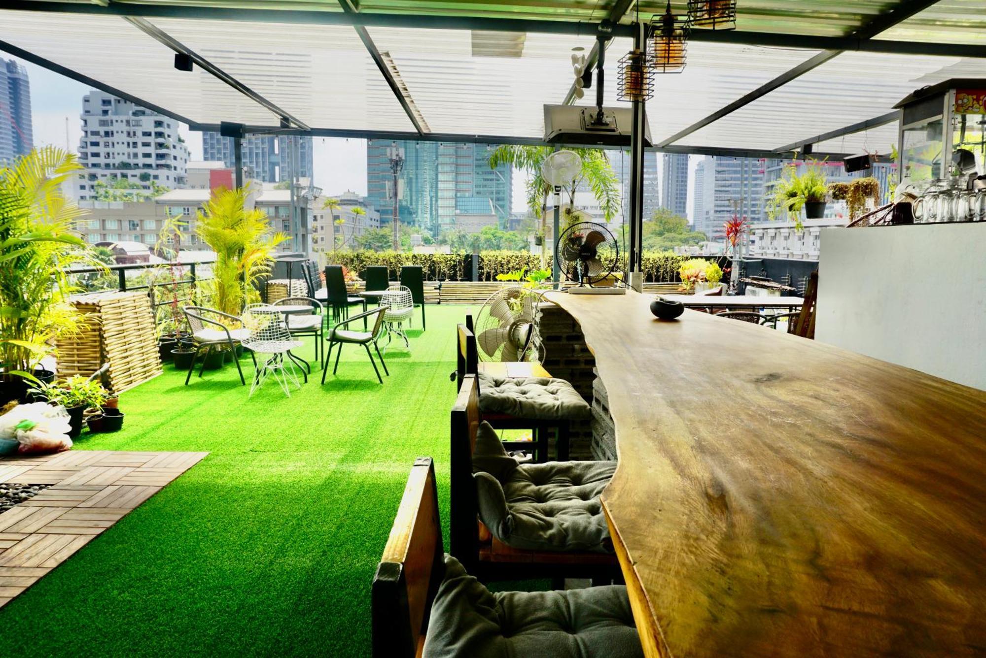 Hash Apartment With Unique Chill Design At Silom Soi 3 Bangkok Buitenkant foto