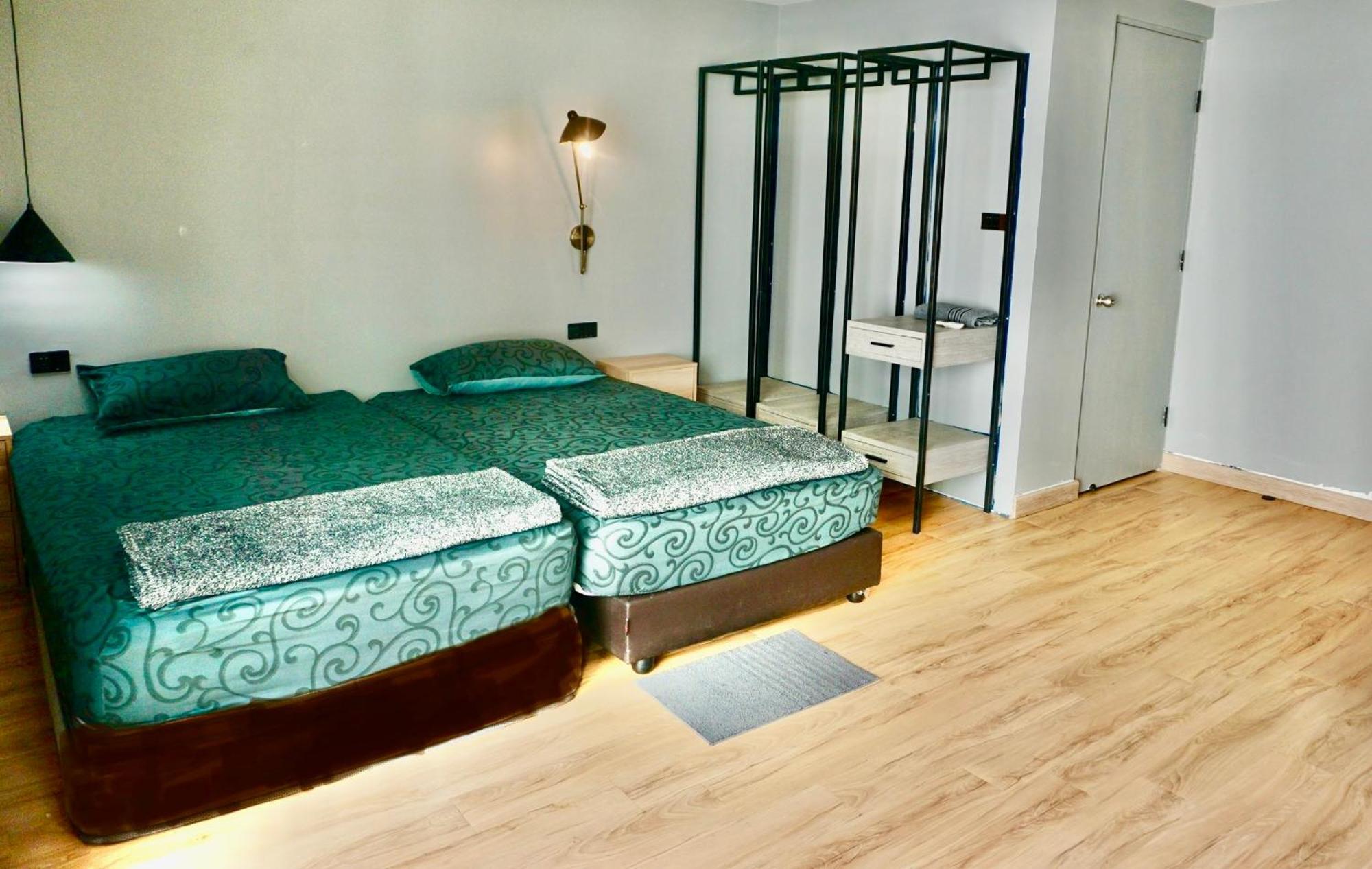 Hash Apartment With Unique Chill Design At Silom Soi 3 Bangkok Buitenkant foto