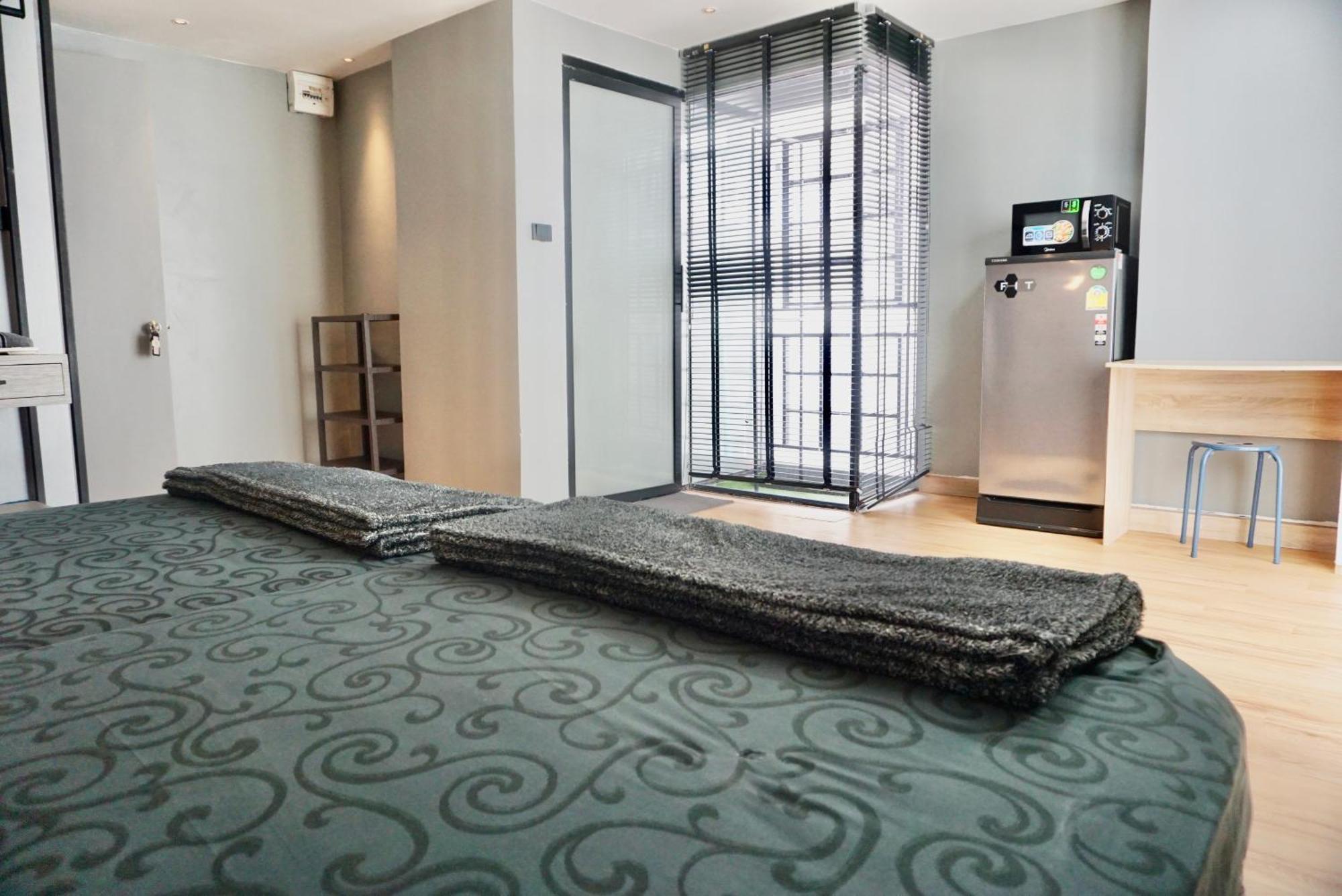 Hash Apartment With Unique Chill Design At Silom Soi 3 Bangkok Buitenkant foto