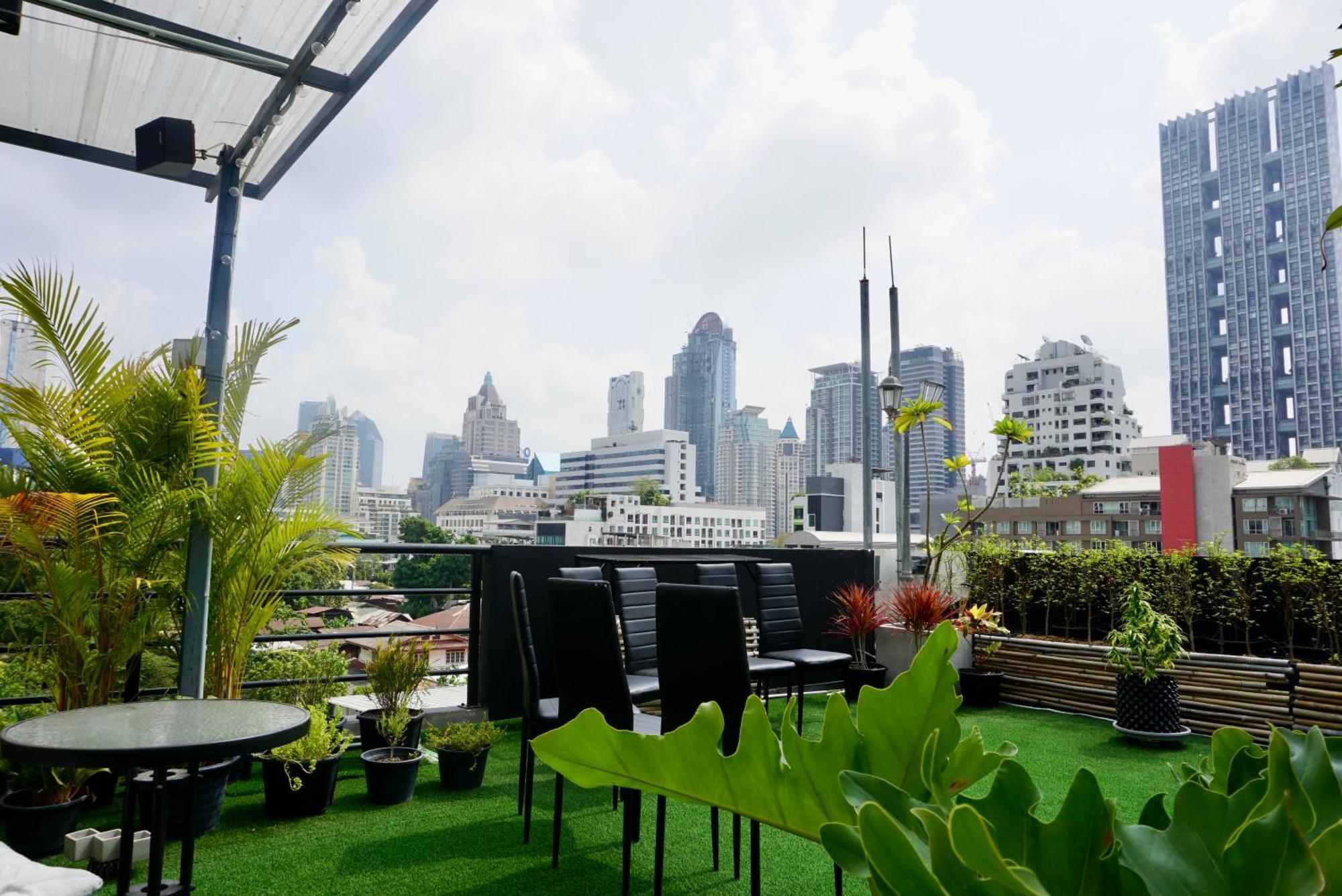 Hash Apartment With Unique Chill Design At Silom Soi 3 Bangkok Buitenkant foto