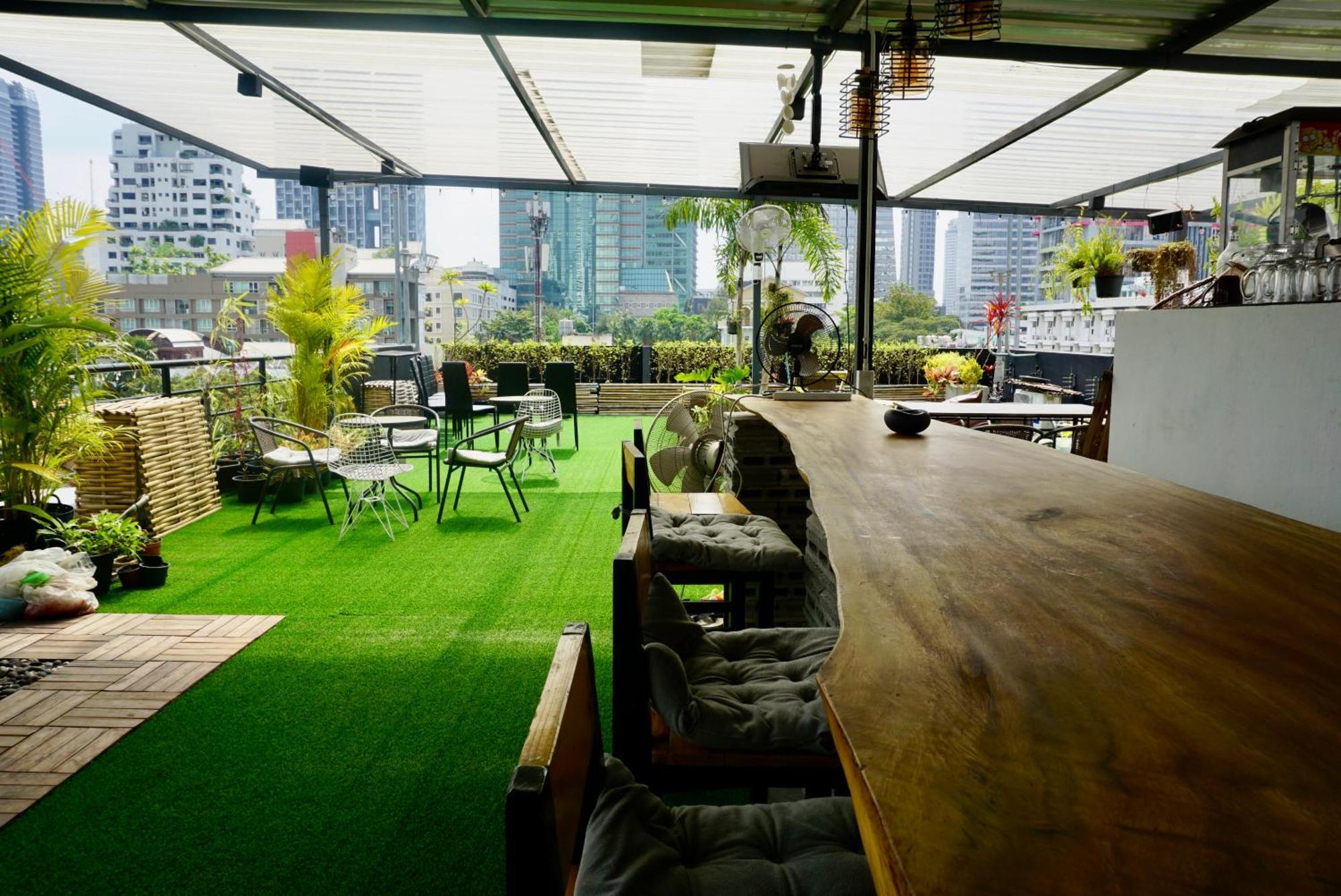 Hash Apartment With Unique Chill Design At Silom Soi 3 Bangkok Buitenkant foto