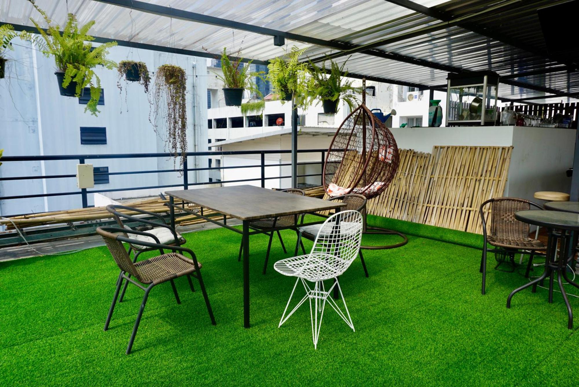 Hash Apartment With Unique Chill Design At Silom Soi 3 Bangkok Buitenkant foto